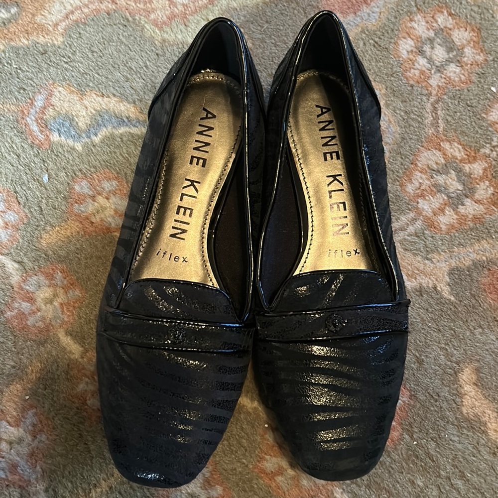 ANNE KLEIN flats (never worn)